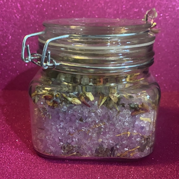 Beautiful bath salts and flowers with silver and Quartz spoon. - Picture 7 of 9